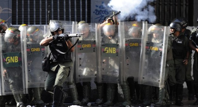 TOPSHOTS-VENEZUELA-DEMO-VIOLENCE